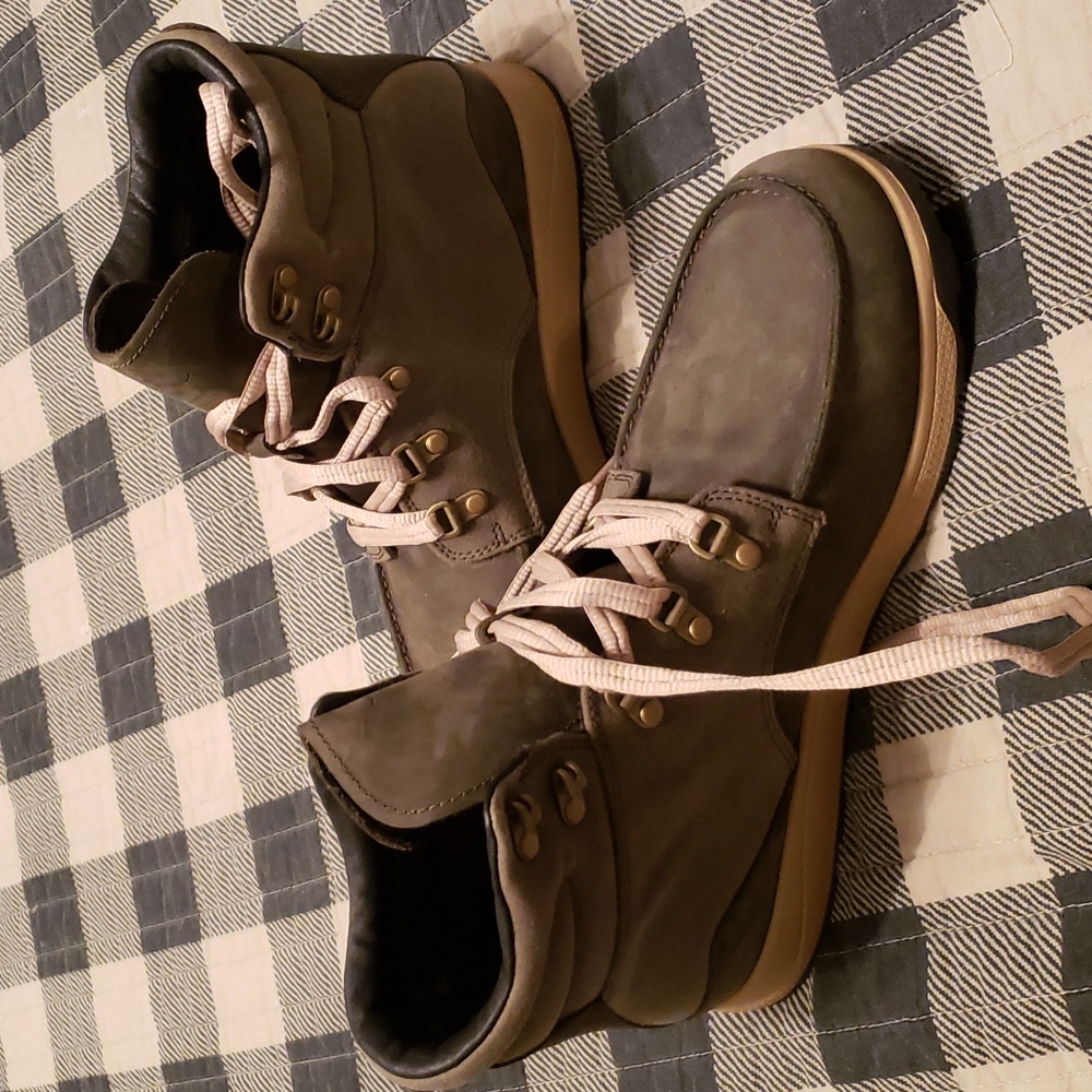 Men boot olive colored